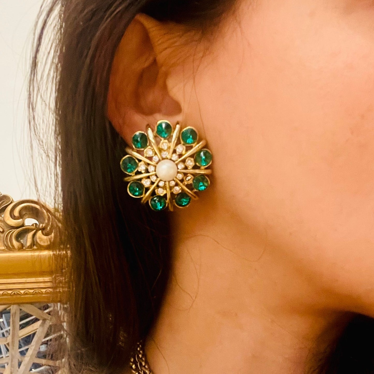 Incroyables boucles couture rondes diamants verts et blancs