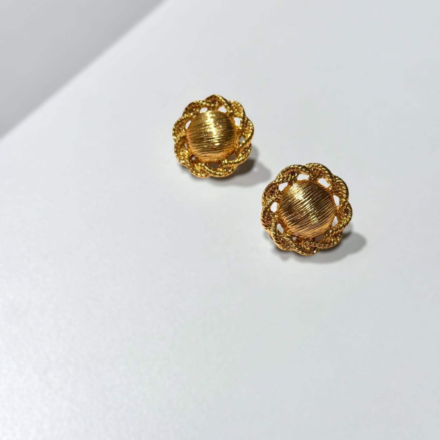 Round Monet earrings 80s