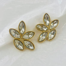 Load image into gallery, Amazing diamond flower earrings