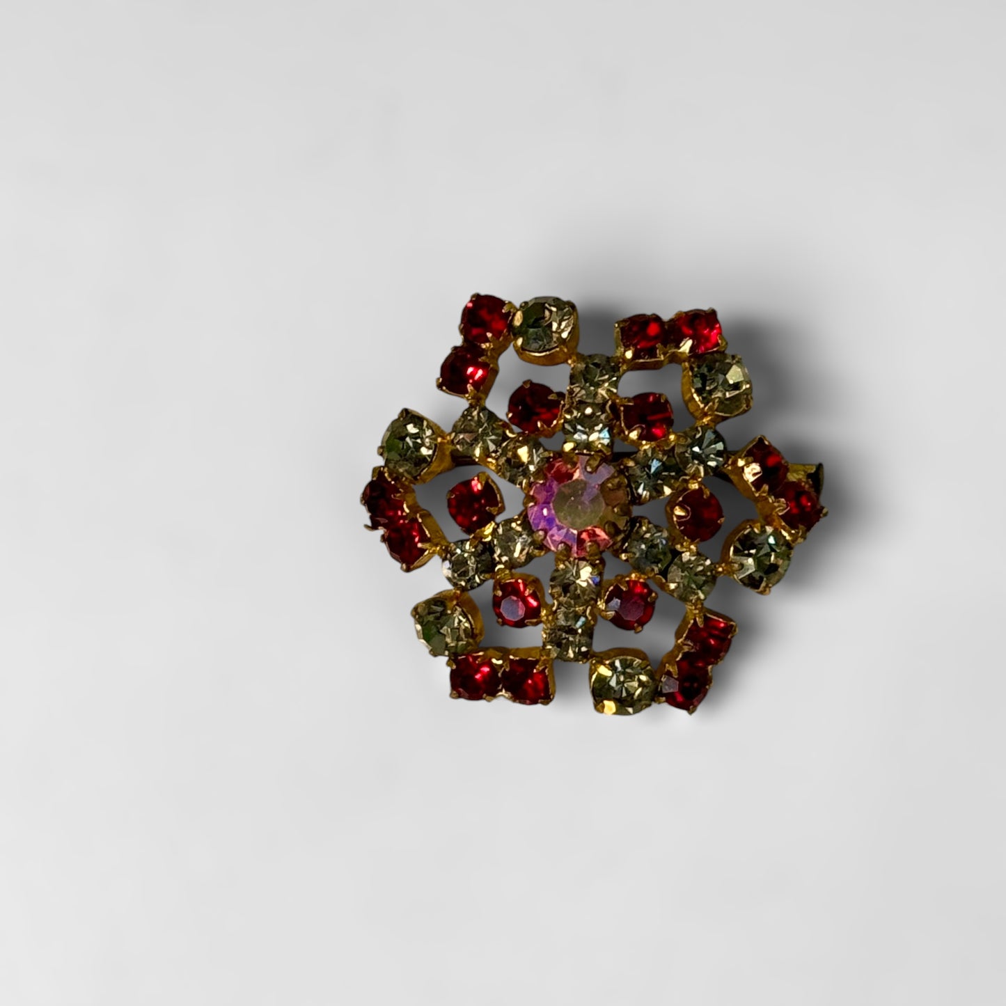 Full diam brooch framboise