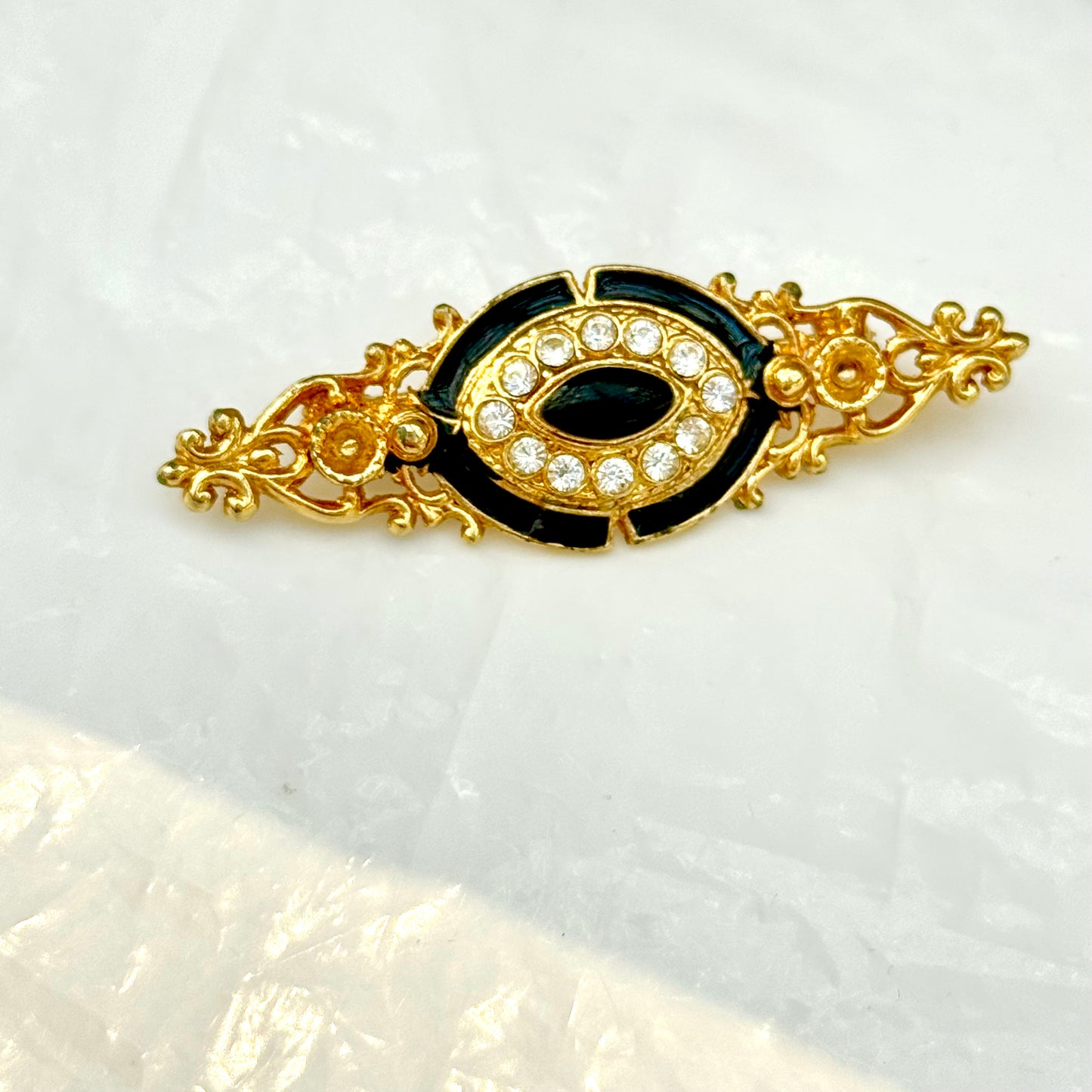 Gold and black brooch with detailed arabesques 1