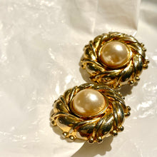 Load the image in the gallery, Treasure of round white pearl earrings with pale gold worked hoops