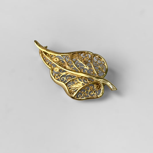 Beautiful leaf brooch