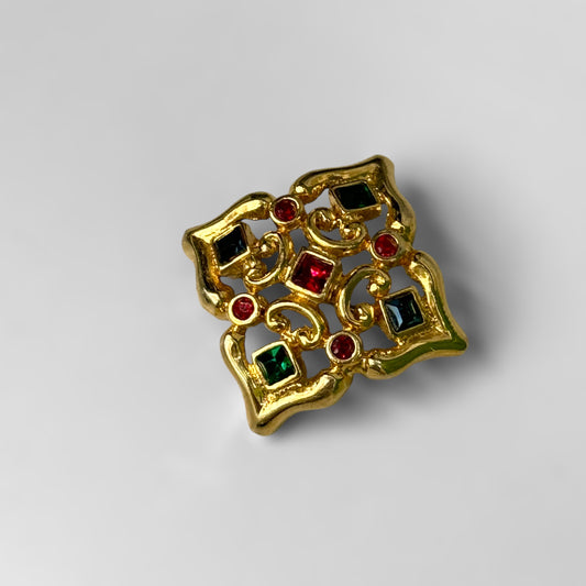 Brooch arabesques and square diamonds