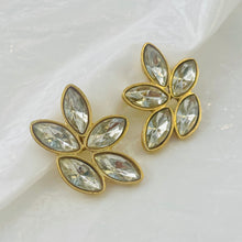 Load image into gallery, Amazing diamond flower earrings