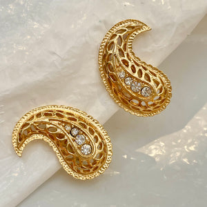 Small diamond openwork arabesque earrings