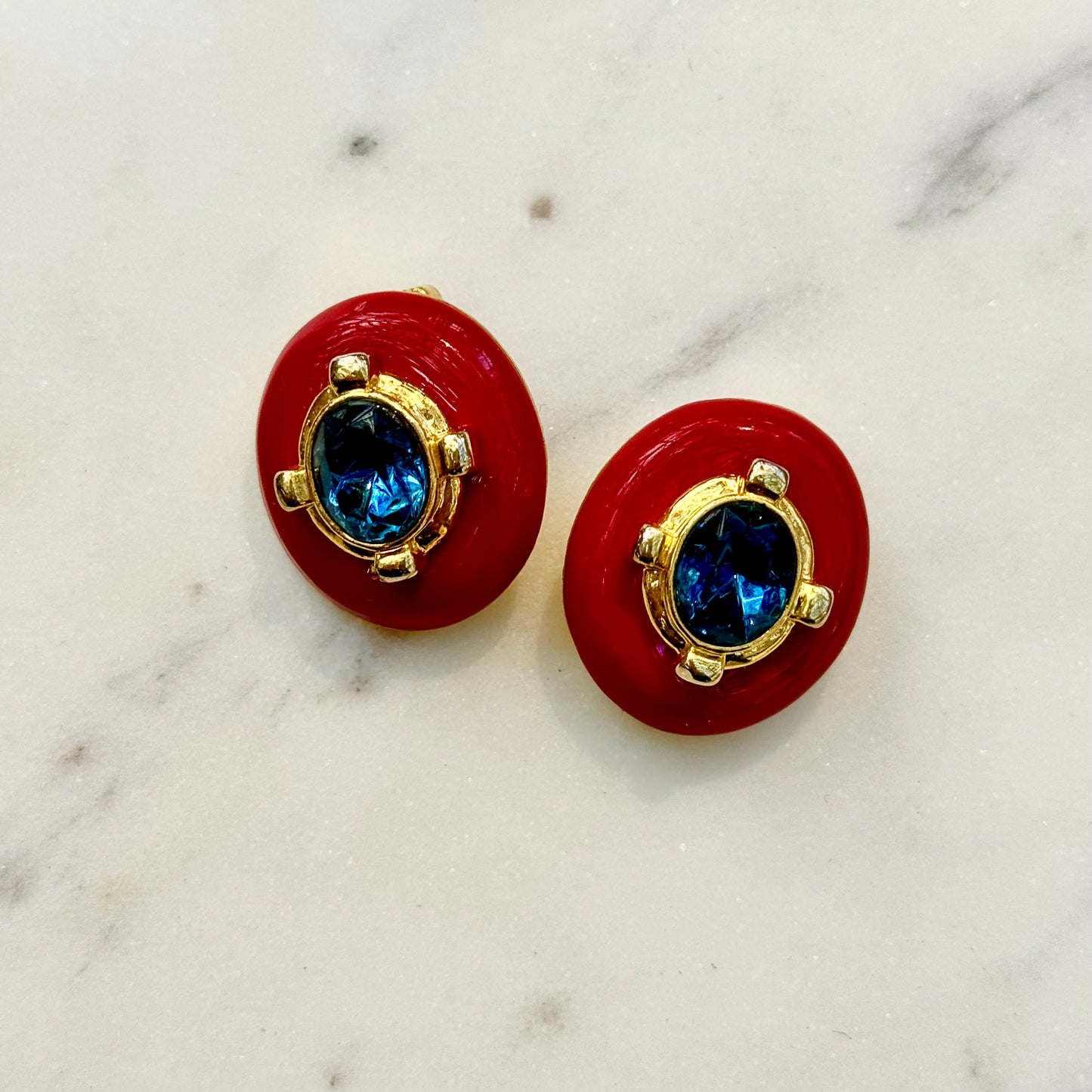 Boucles rouges diamant oval bleu