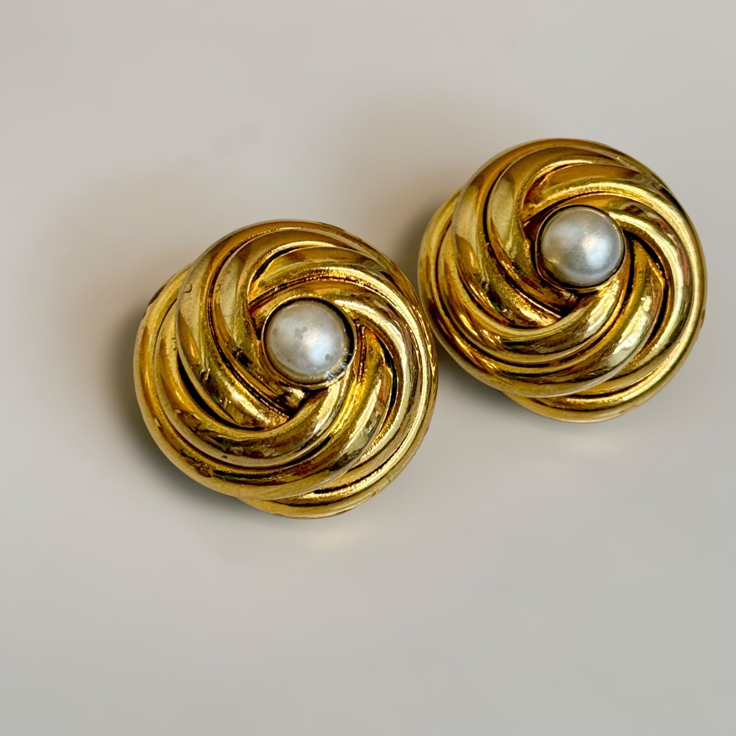 Beautiful triskel earrings with pearl