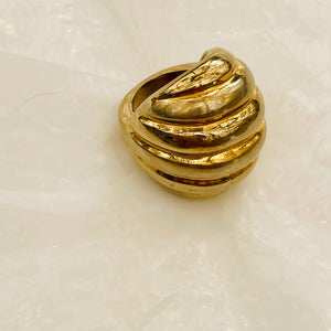 Imposing gold swirl ring