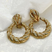 Charger l&#39;image dans la galerie, Sublimes boucles pendantes anneaux parfaitement patinés
