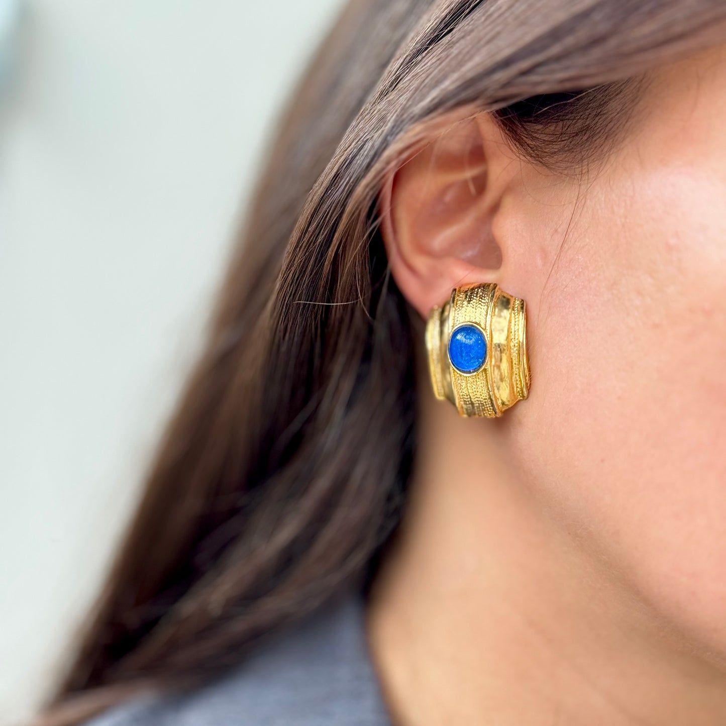 Stunning golden earrings blue cabochon