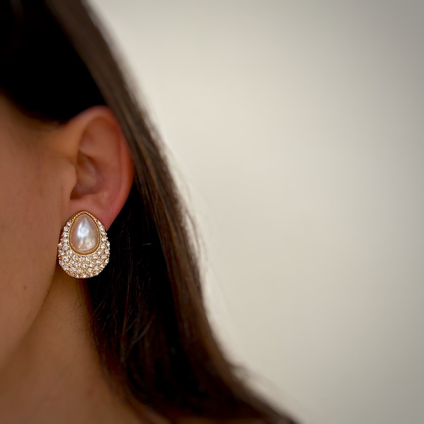 Drop earrings with pearl and diamond pavé