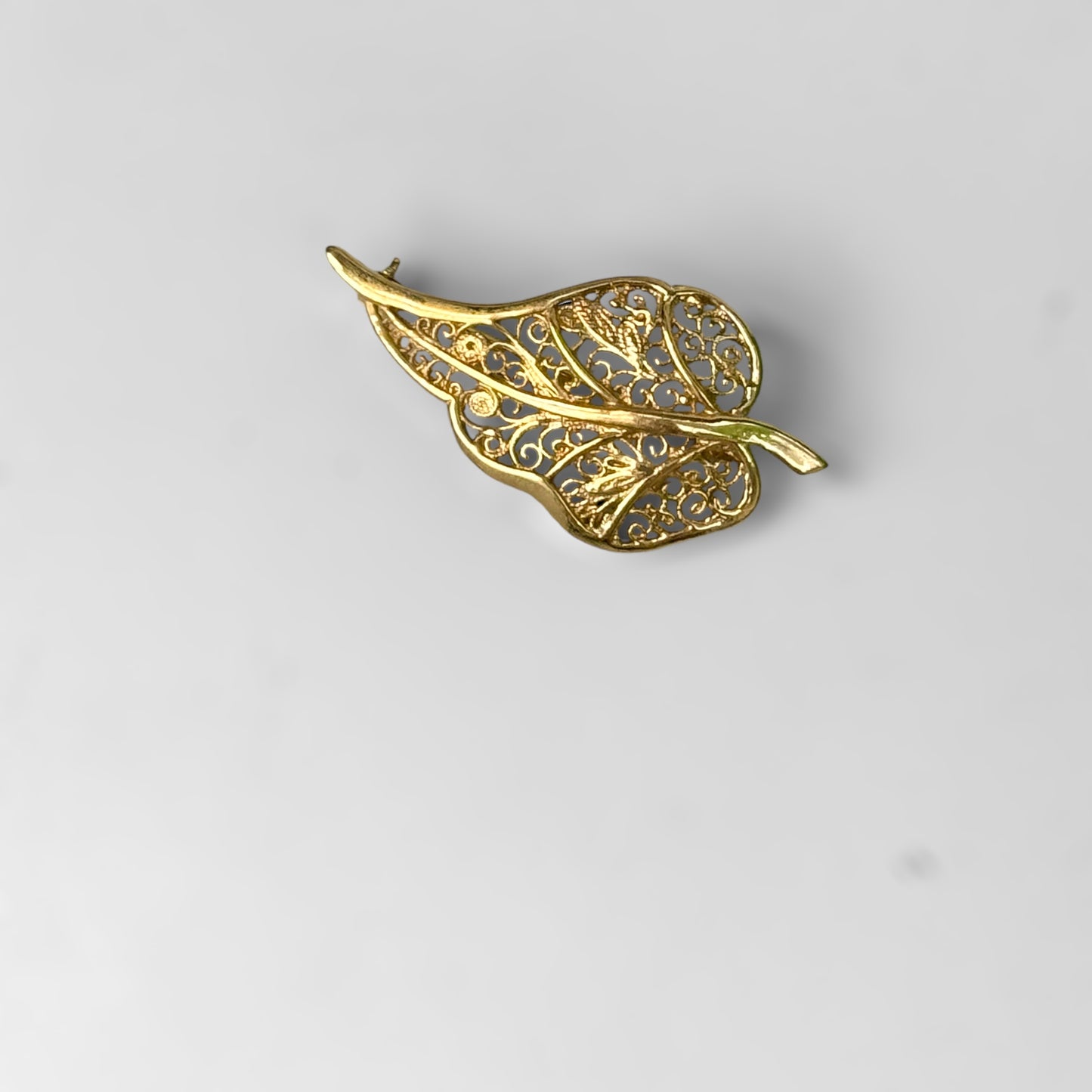 Beautiful leaf brooch