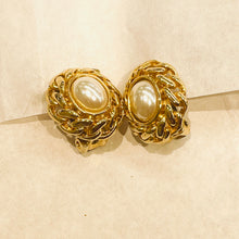 Load image into Gallery viewer, Oval white pearl earrings with gold curb chain