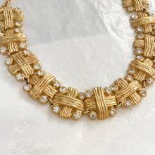 Charger l&#39;image dans la galerie, Incroyable collier croix d&#39;or et diamants
