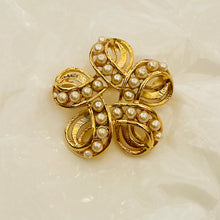Load image into Gallery viewer, One line star brooch and pearls