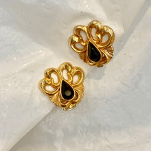Load image in gallery, Openwork arabesque earrings with black drop diamonds