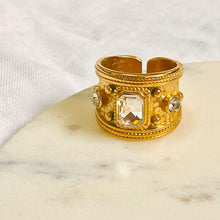 Load image into Gallery viewer, Bague jonc ajustable un diamant central taille coussin deux diamants ronds
