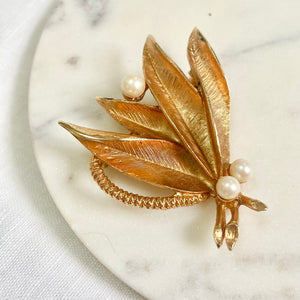 Broche 4 feuilles 3 perles blanches