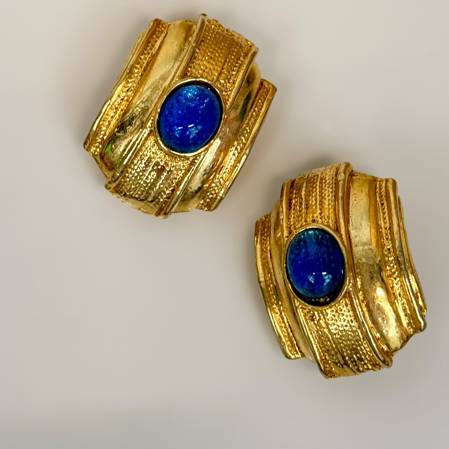 Stunning golden earrings blue cabochon