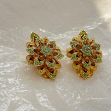 Load the image in the gallery, Oval earrings with anise and caramel diamond flowers