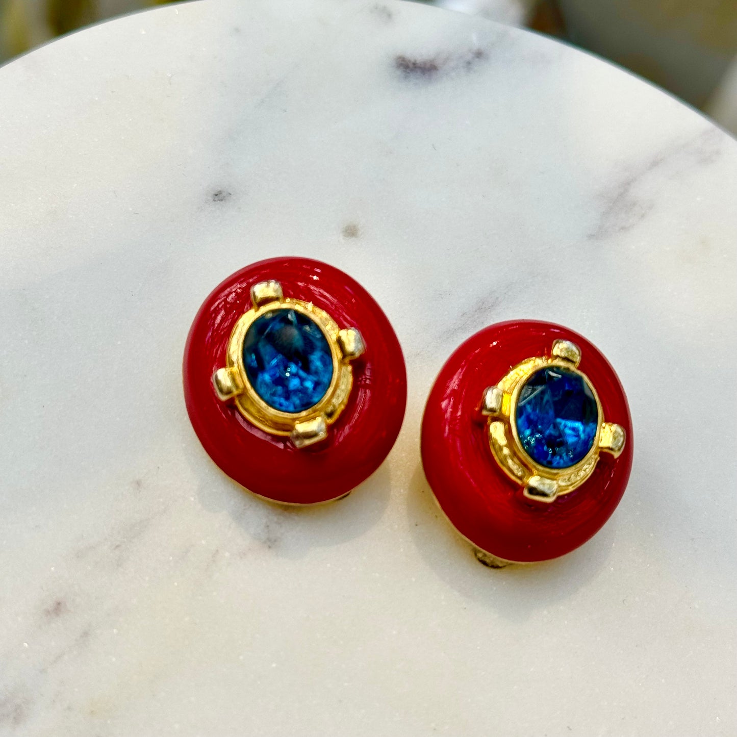 Boucles rouges diamant oval bleu