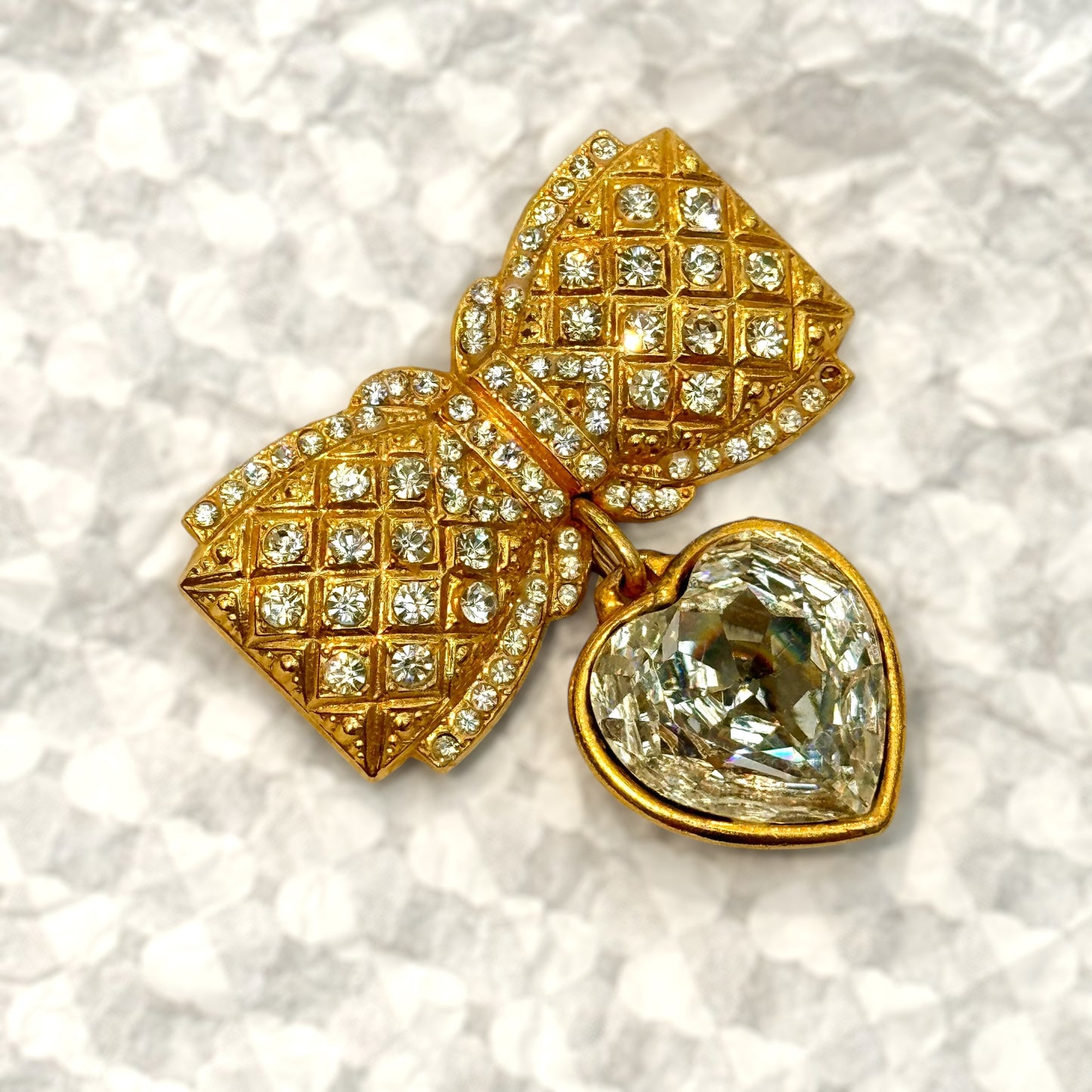 Amazing bow and heart brooch