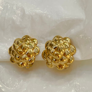 Quilted gold round curls