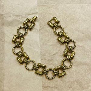 Very pretty alternating round and square mesh bracelet