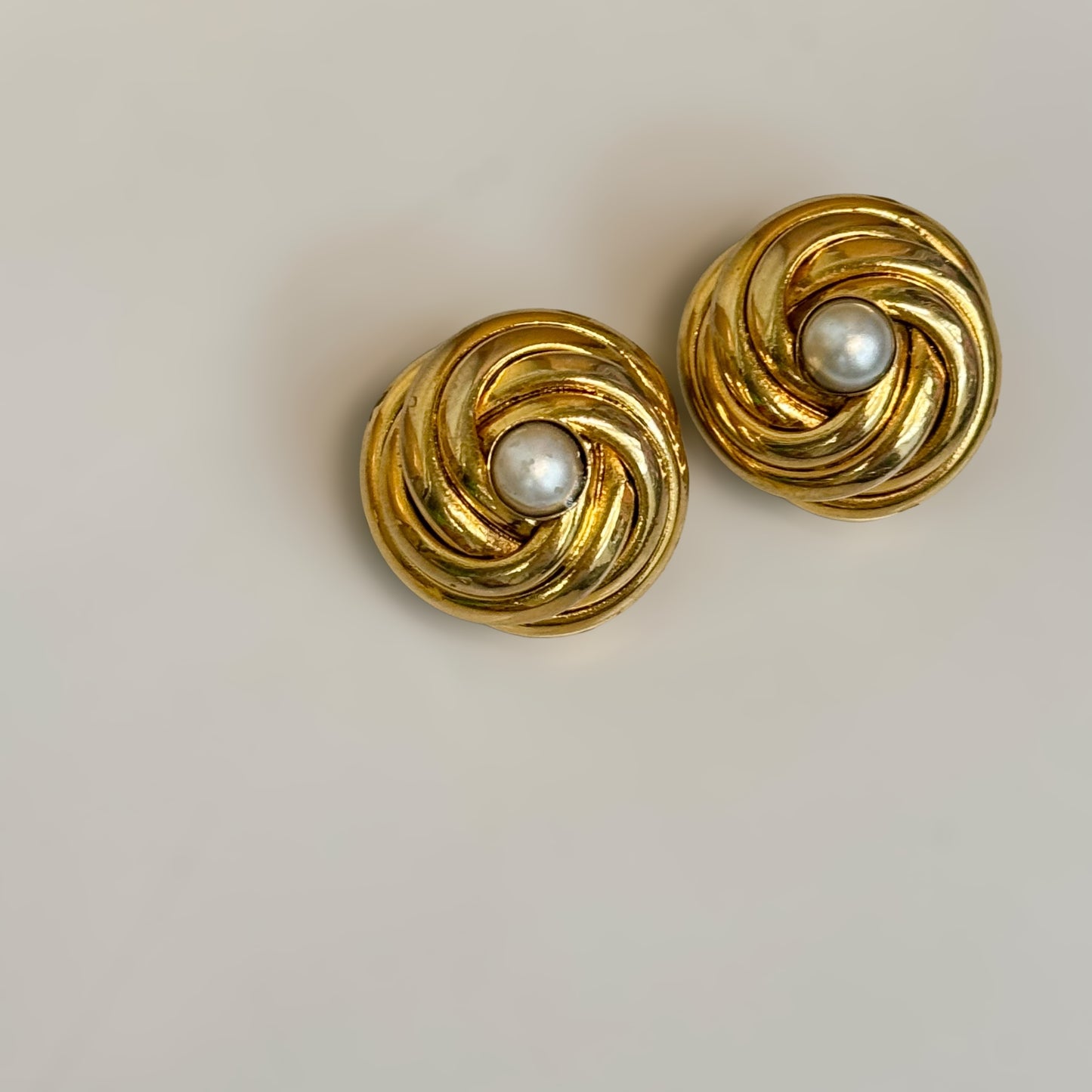 Beautiful triskel earrings with pearl