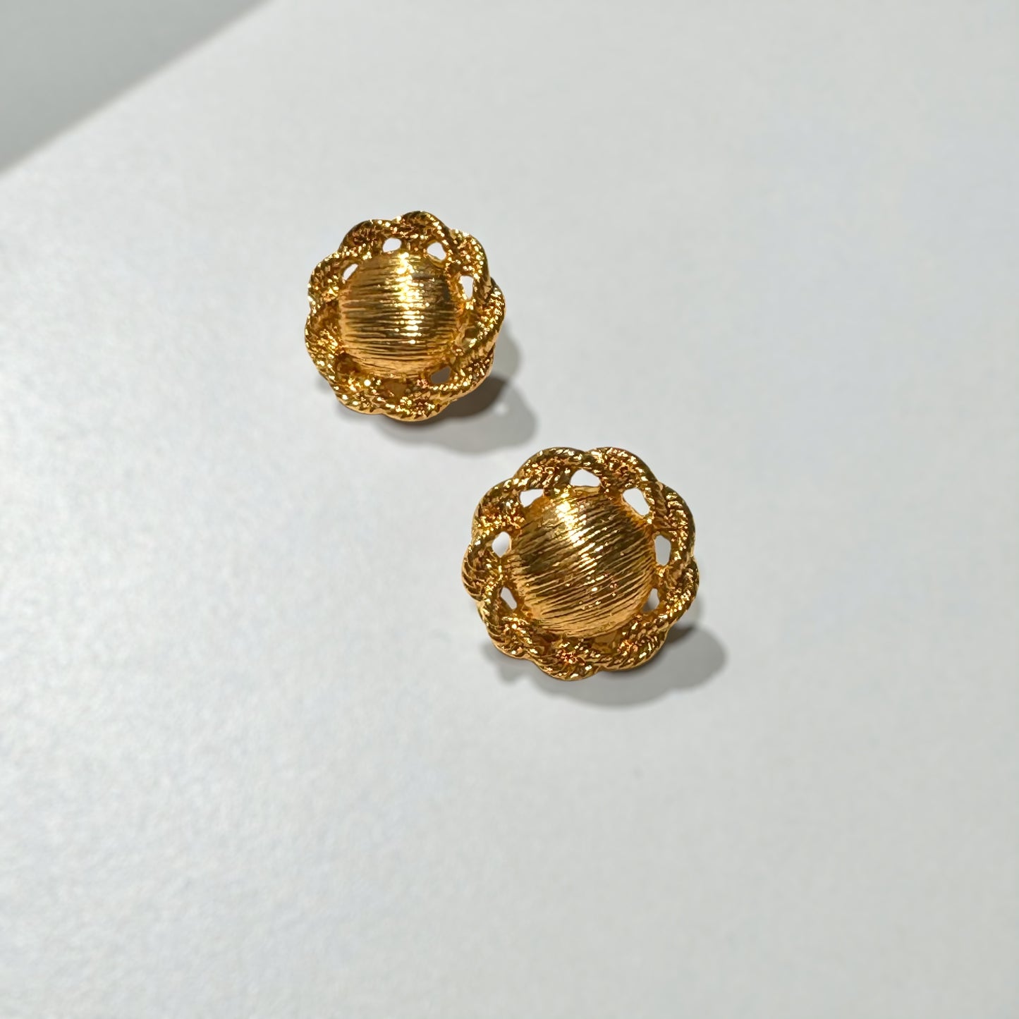 Round Monet earrings 80s