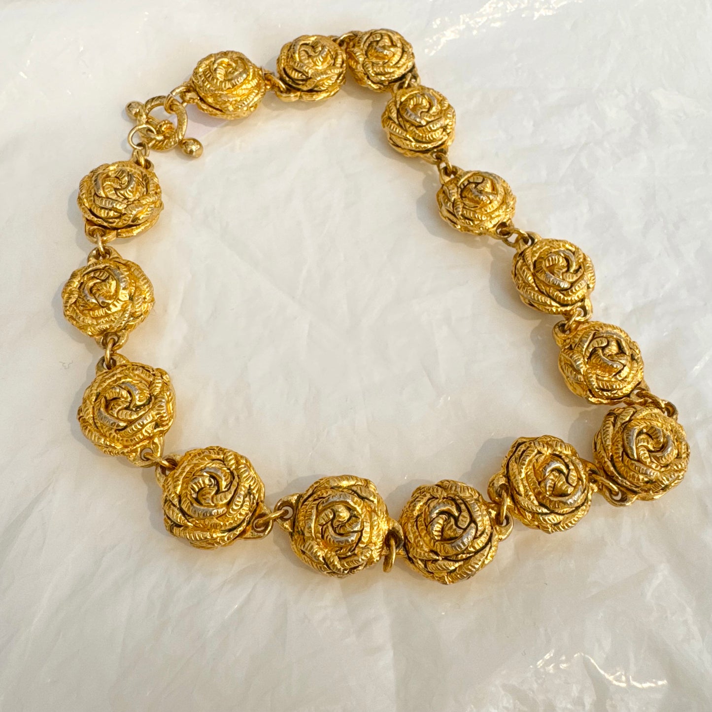 Sublime collier chocker roses