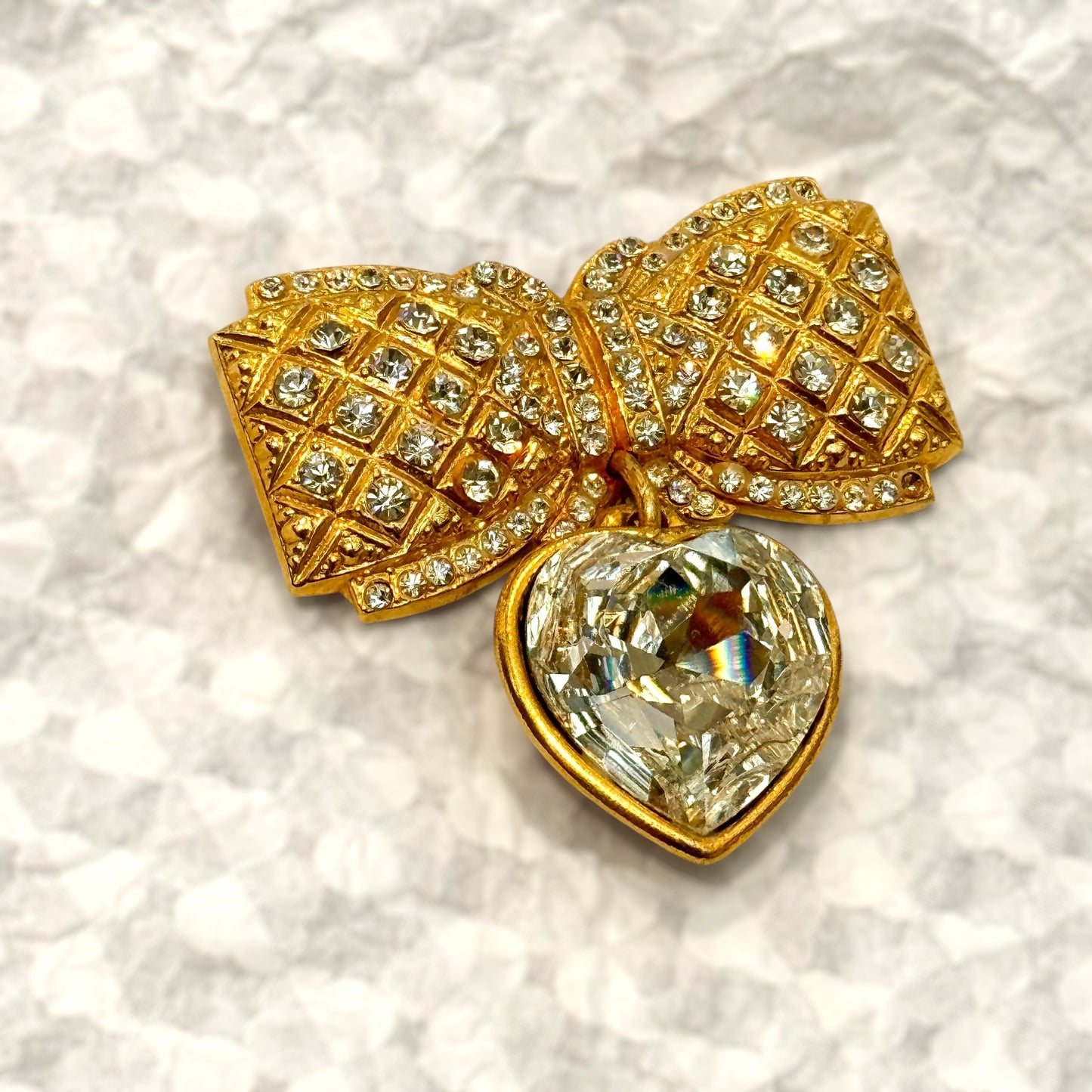 Amazing bow and heart brooch