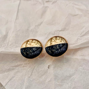 Small round gold and black cruella earrings