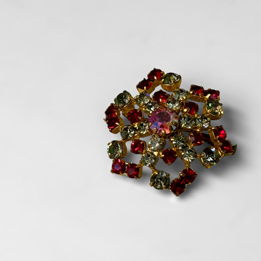 Full diam brooch framboise