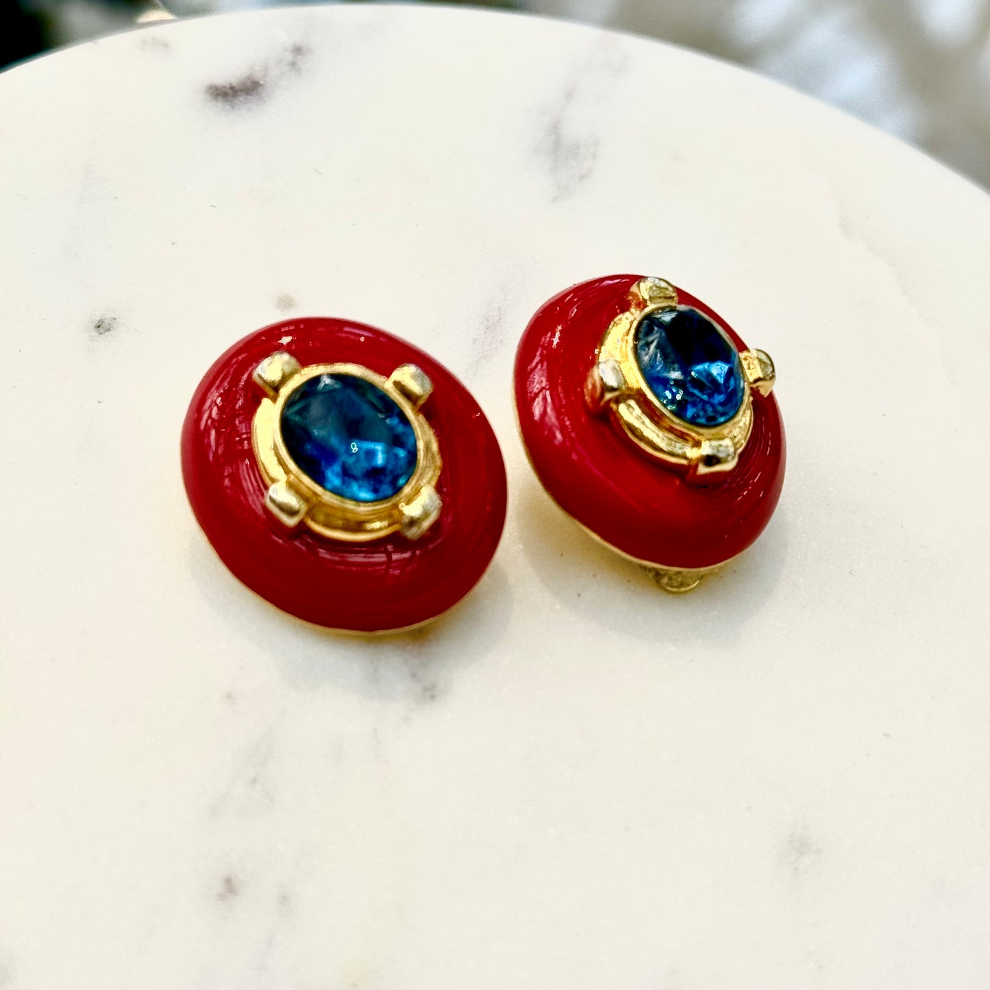 Boucles rouges diamant oval bleu