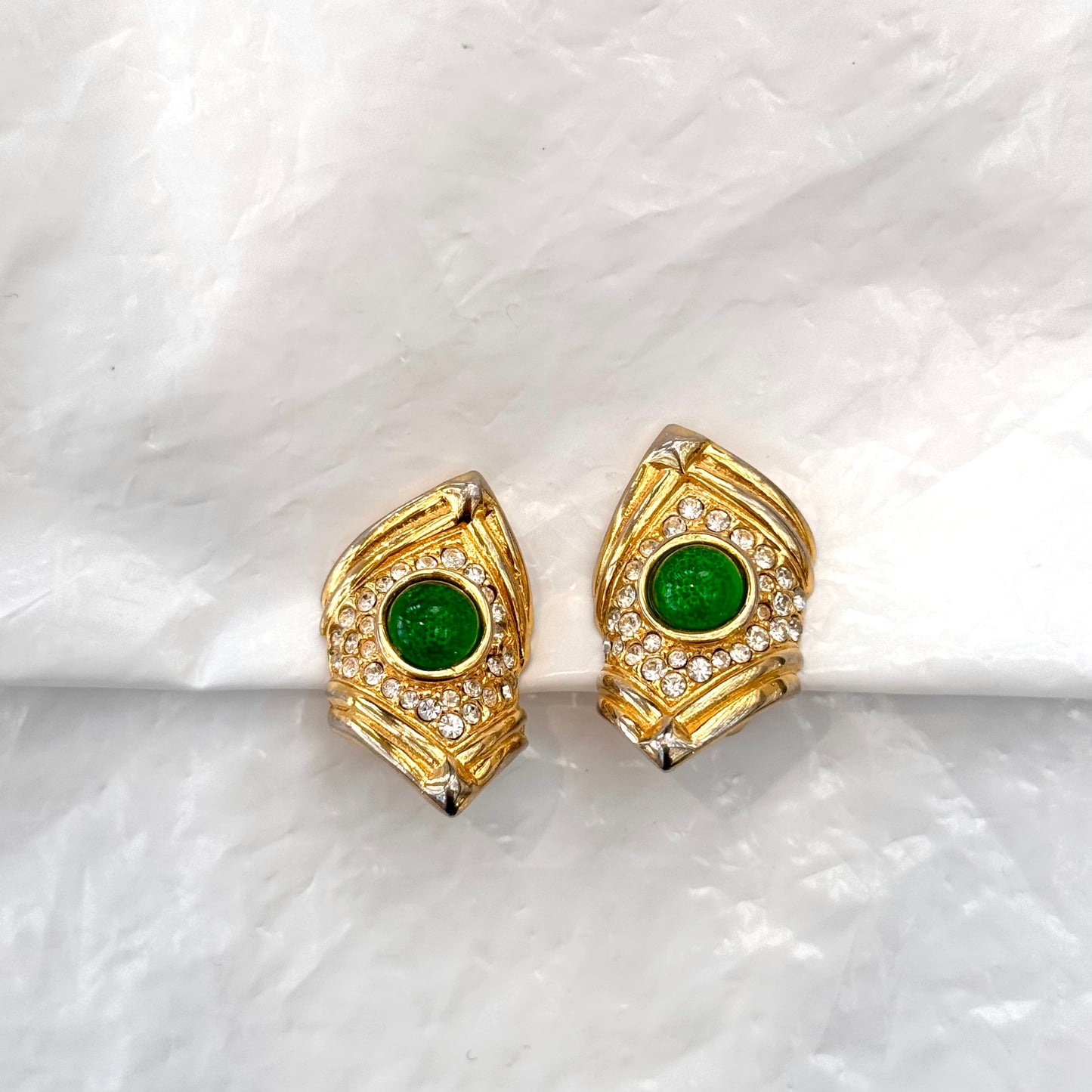 Boucles originales cabochon vert pavage