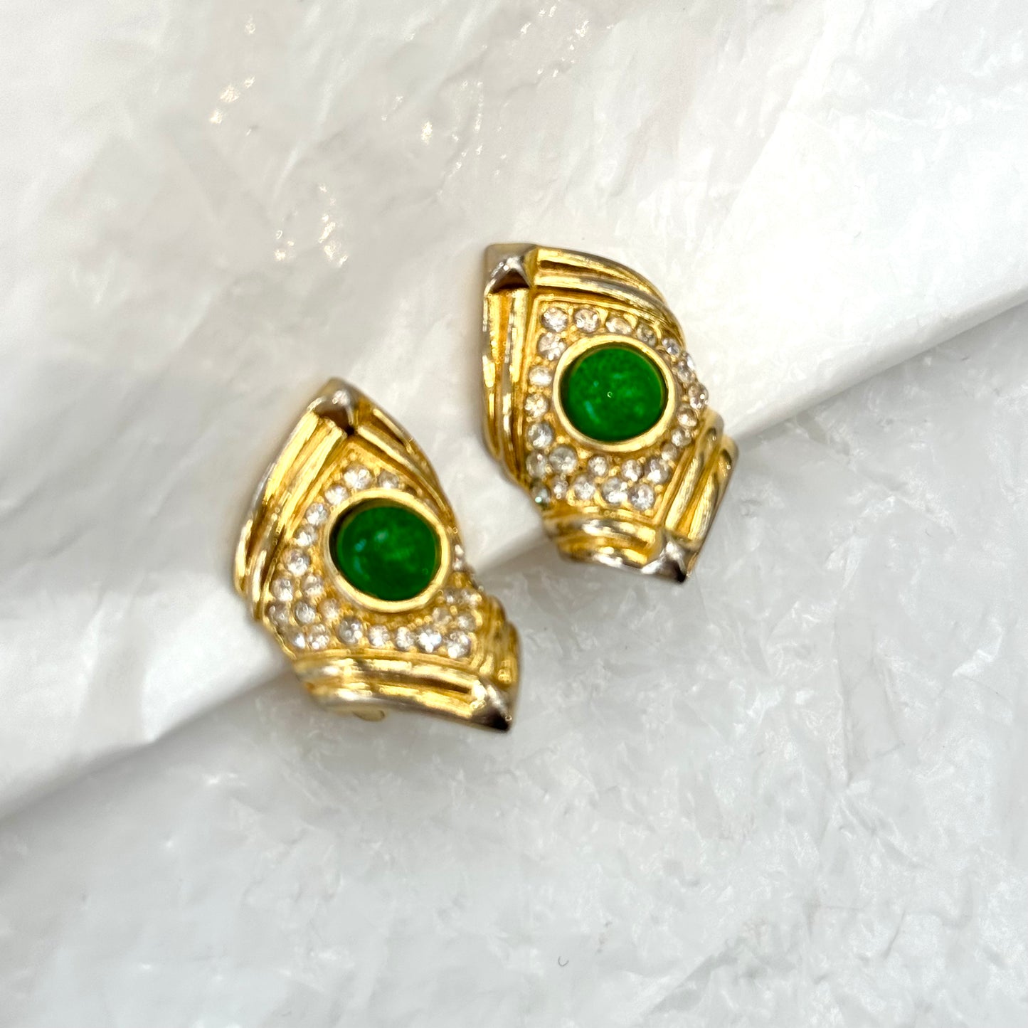 Boucles originales cabochon vert pavage