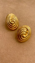 Upload Image to Gallery, Gold Swirl Oval Earrings