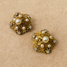 Charger l&#39;image dans la galerie, Sublimes boucles finement ciselées perles et diamants
