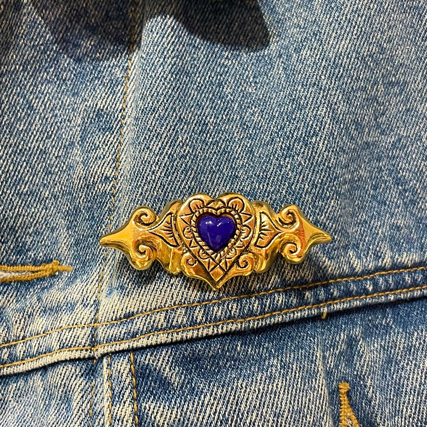 Broche coeur bleu