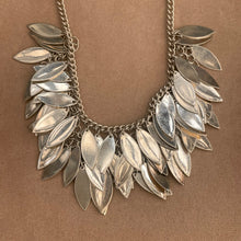 Load the image in the gallery, Agatha 80s silver leaf necklace