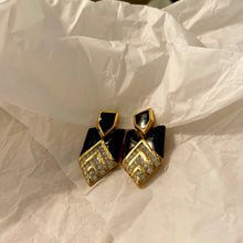 Load the image in the gallery, Sublime black dangling earrings with geometric patterns