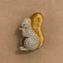Load the image in the gallery, Brooch squirrel