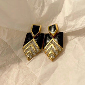 Sublime black dangling earrings with geometric patterns