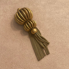 Load image into Gallery viewer, Broche passementerie
