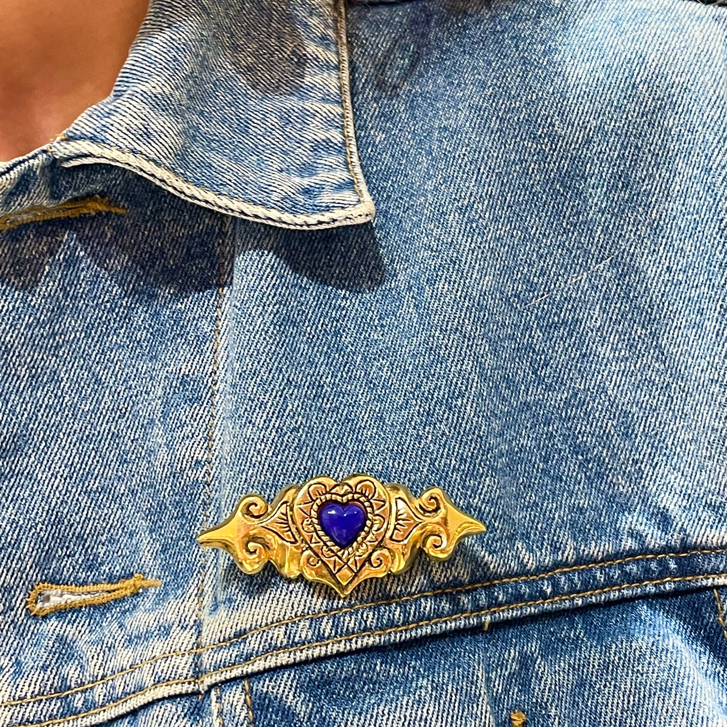 Broche coeur bleu