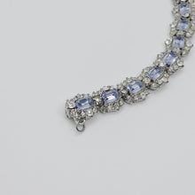 Load and play video in Gallery viewer, Bracelet fantaisie cristaux du rhin métal argenté fermoir à clapet sécurité ancienne 1950 vintage de chez GIGI PARIS
