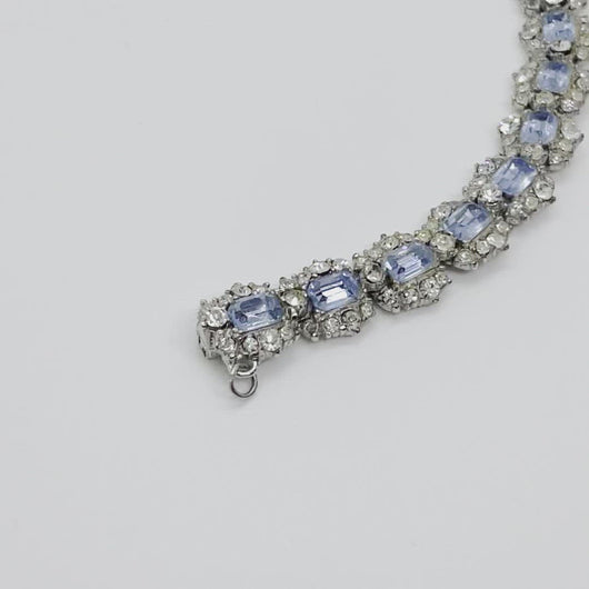 Bracelet fantaisie cristaux du rhin métal argenté fermoir à clapet sécurité ancienne 1950 vintage de chez GIGI PARIS