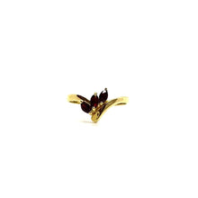 Load and play the video in the gallery viewer, Thin golden ring with 3 faux vintage rubies from GIGI PARIS